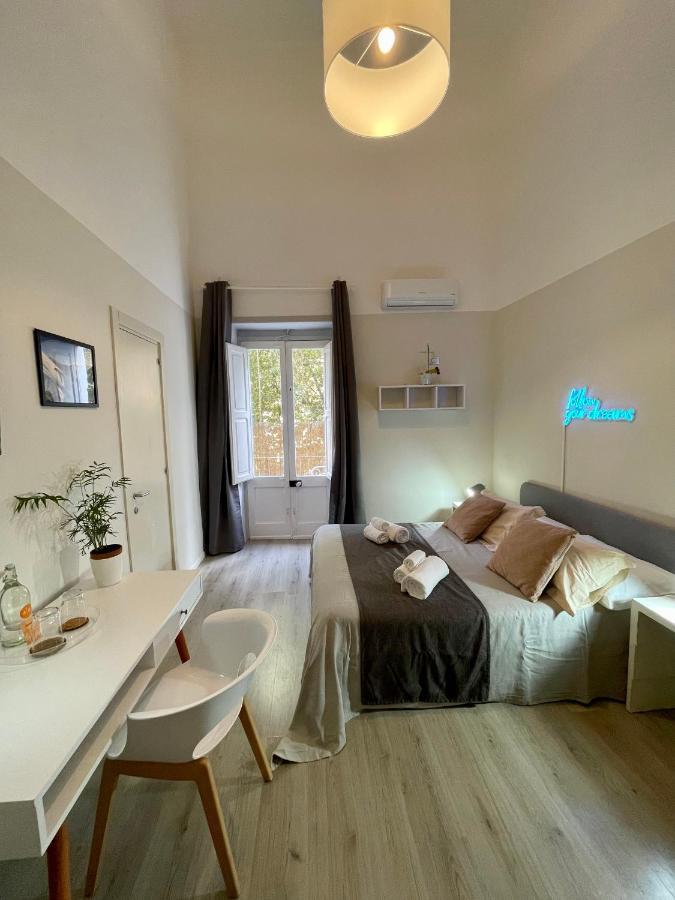 4 Balconi Rooms Paladini B&B E Appartamenti Lecce Exterior foto