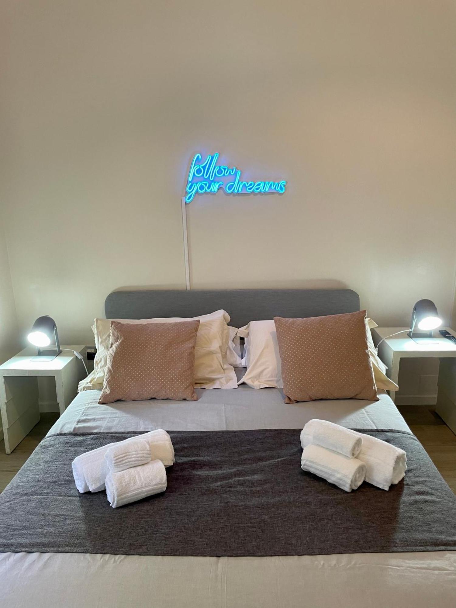 4 Balconi Rooms Paladini B&B E Appartamenti Lecce Exterior foto