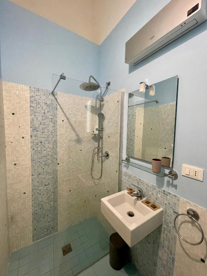 4 Balconi Rooms Paladini B&B E Appartamenti Lecce Exterior foto