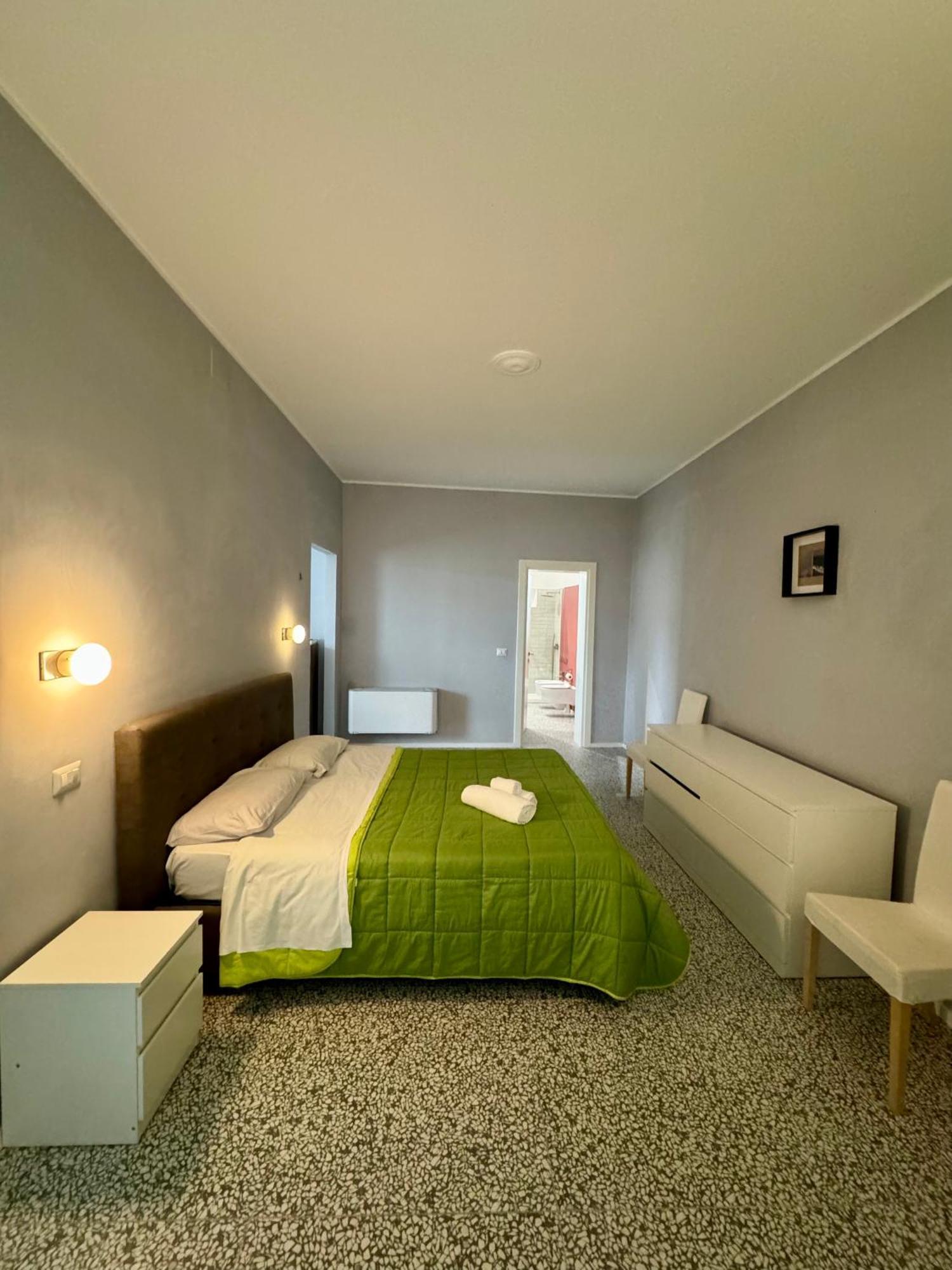 4 Balconi Rooms Paladini B&B E Appartamenti Lecce Exterior foto