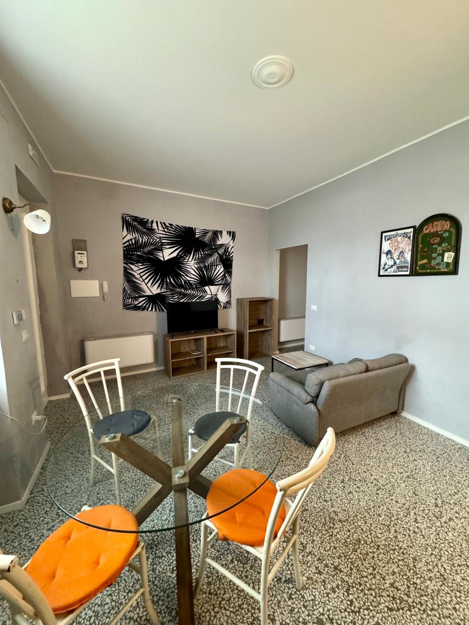 4 Balconi Rooms Paladini B&B E Appartamenti Lecce Exterior foto